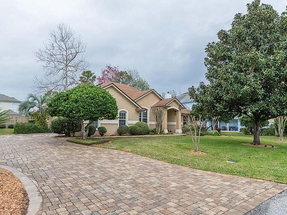 3rd image of 525 Sunset Dr