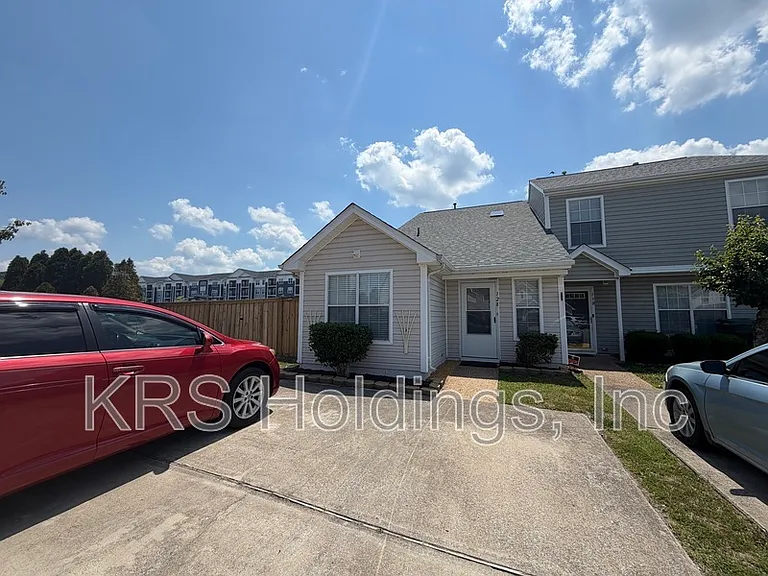 128 Majestic Dr N — Photo 1