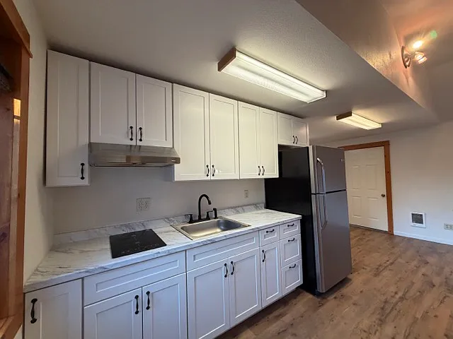 233 NW Cedar Ave #D — Photo 8