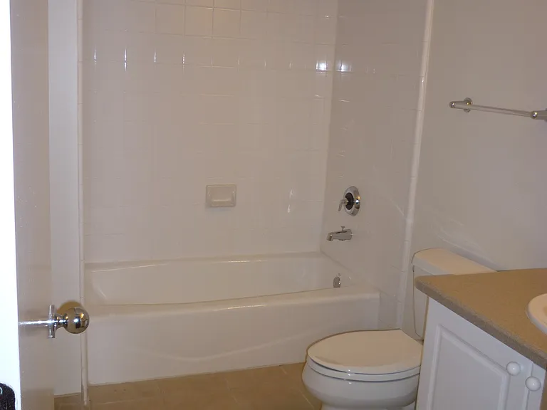 401 10th St NW #A103 — Photo 8