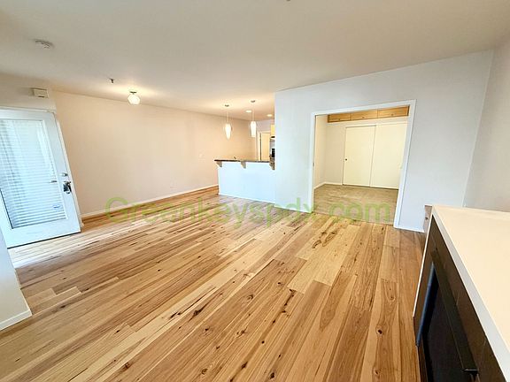 4th image of 7550 N Burlington Ave