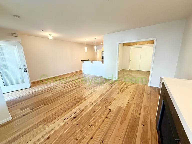 7550 N Burlington Ave — Photo 4