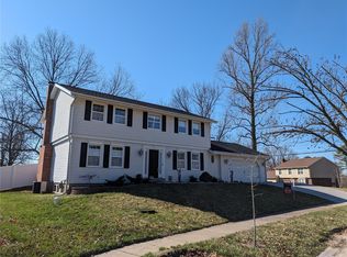 702 Muir View Dr, Ballwin, MO 63011