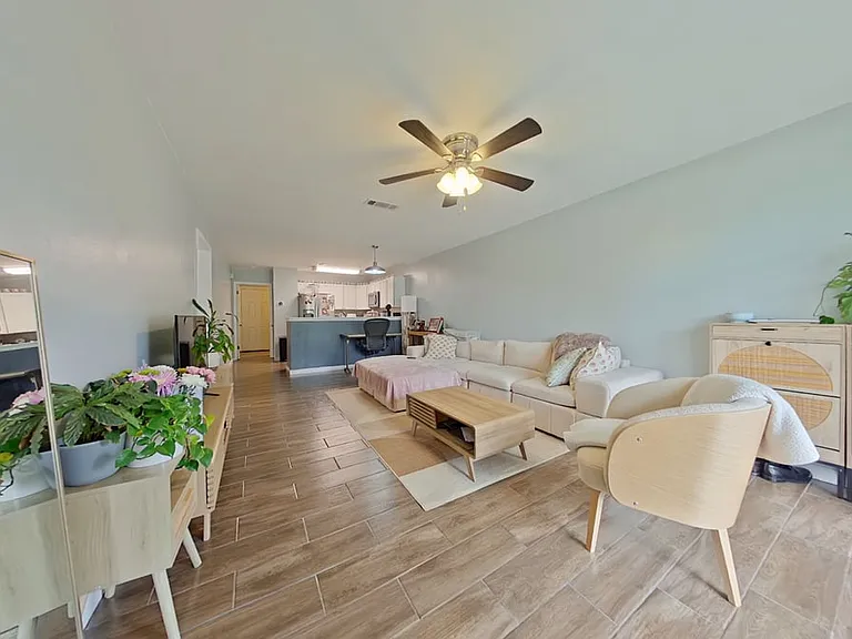 644 Carnathan Ct — Photo 3