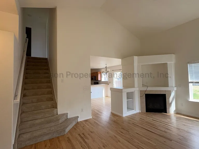 7629 Autumn Knoll Dr — Photo 3