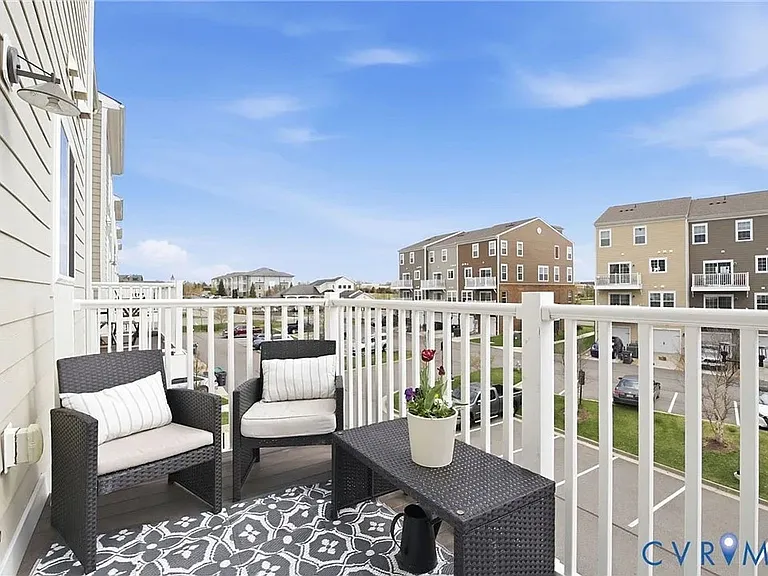 4349 Saunders Station Loop #B — Photo 22