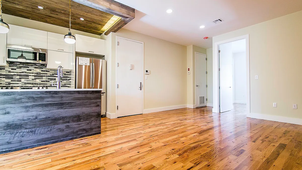 Building Photo - 1672 Cornelia St #13