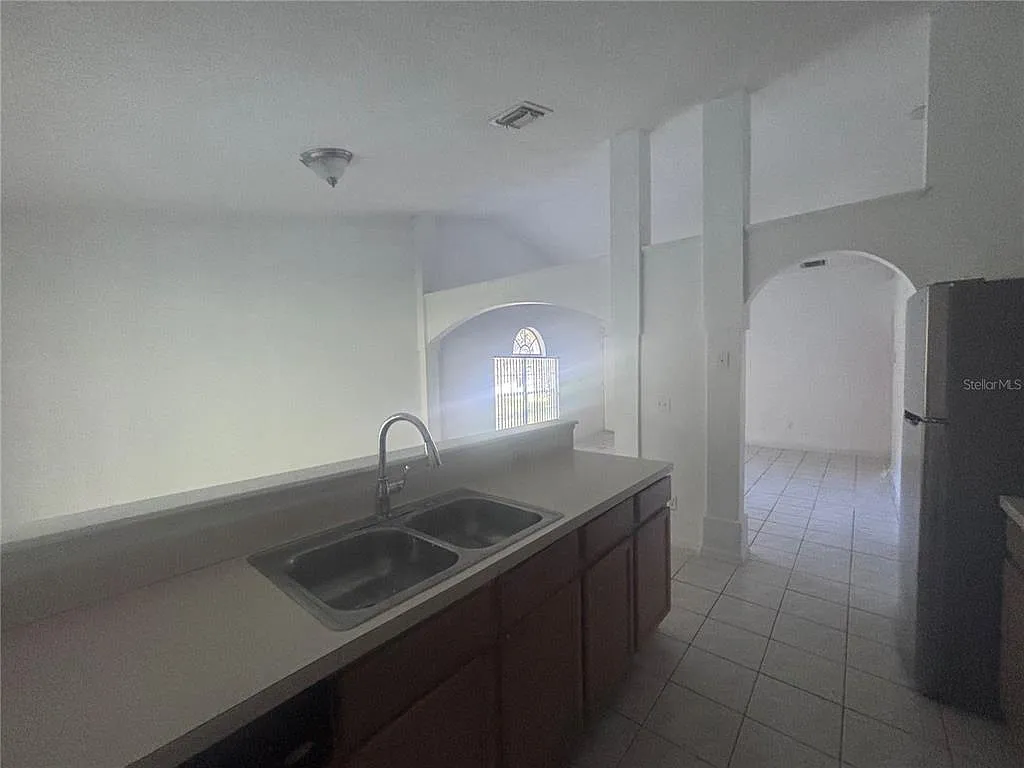 3 bed, 2.0 bath, 1211 sqft, $1,995 — Photo 4