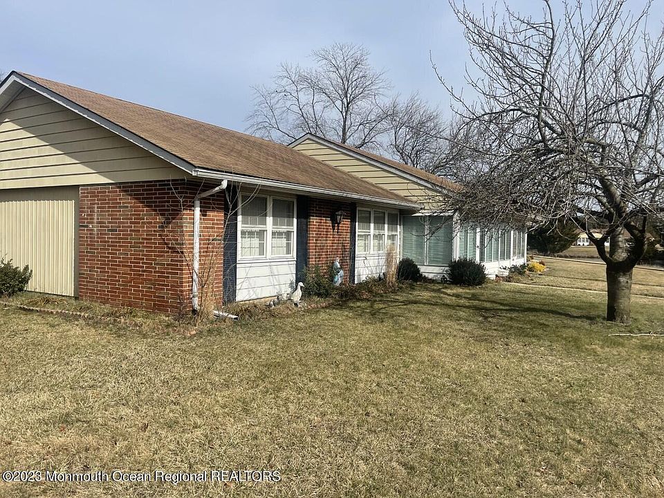 1st image of 323A Coventry Court