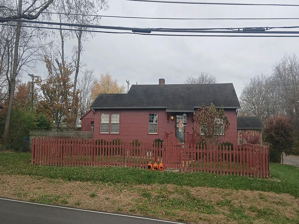 1st image of 104 N Elm St