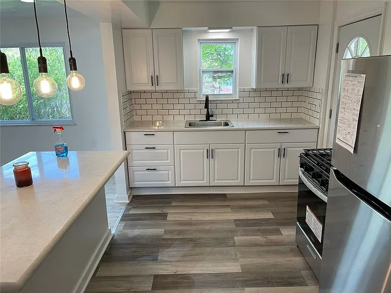 1371 Crucible St — Photo 5