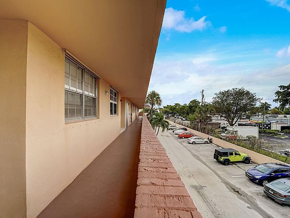 2nd image of 4500 N Federal Highway #306