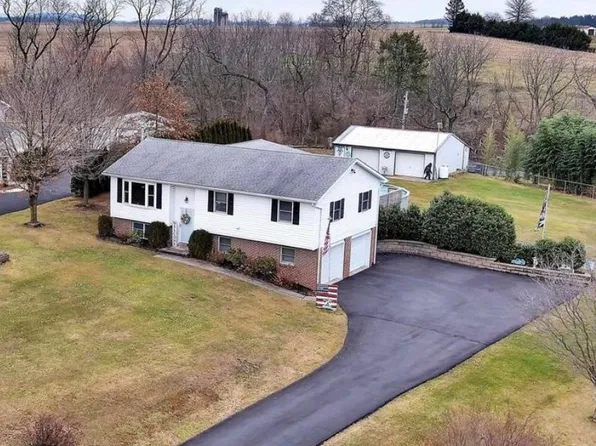 15 Ginna B Dr, Robesonia, PA 19551