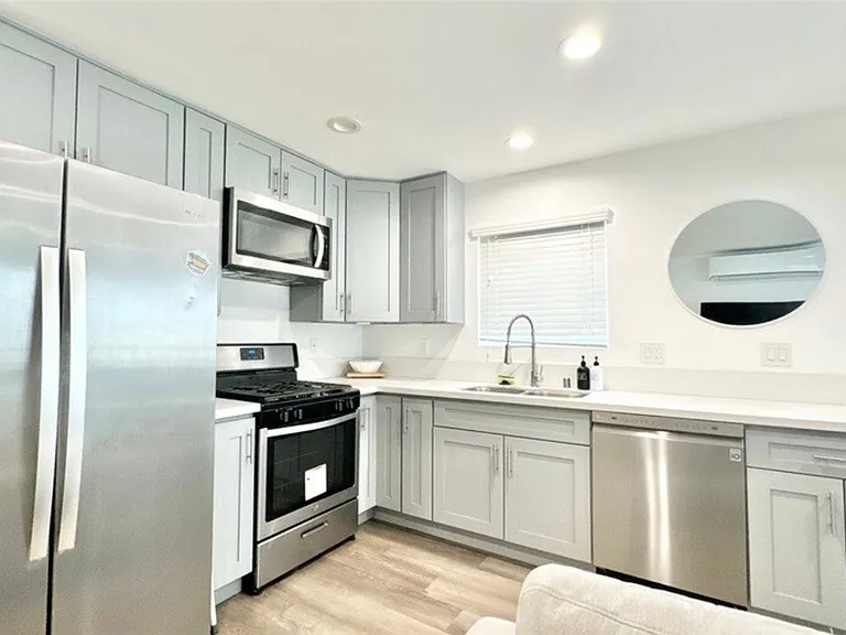 1877 W 20th St #1885-1/2 — Photo 4