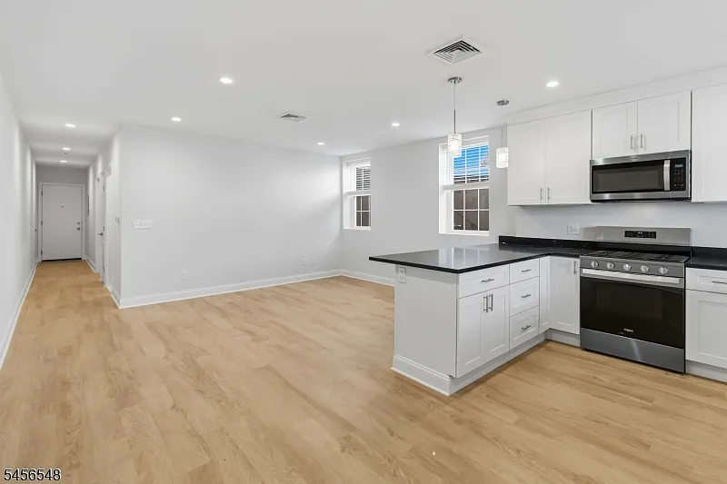 1 bed, 1.0 bath, $3,000 — Photo 3