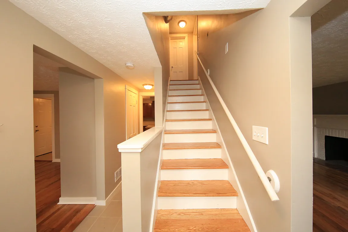 3 bed, 1.5 bath, 1600 sqft, $1,350 — Photo 3