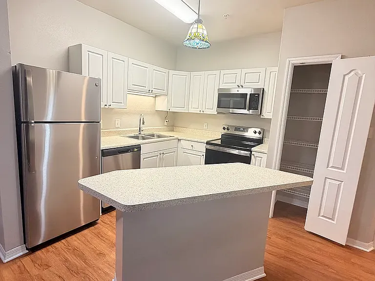 1429 Villa Capri Cir #201 — Photo 5