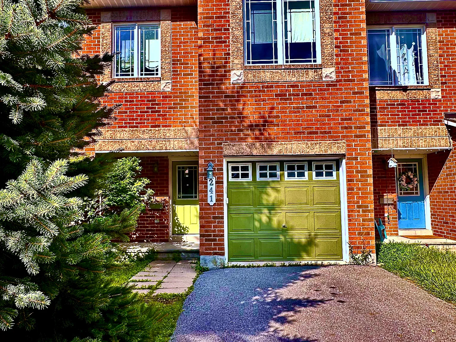 241 Hunterbrook — Photo 2