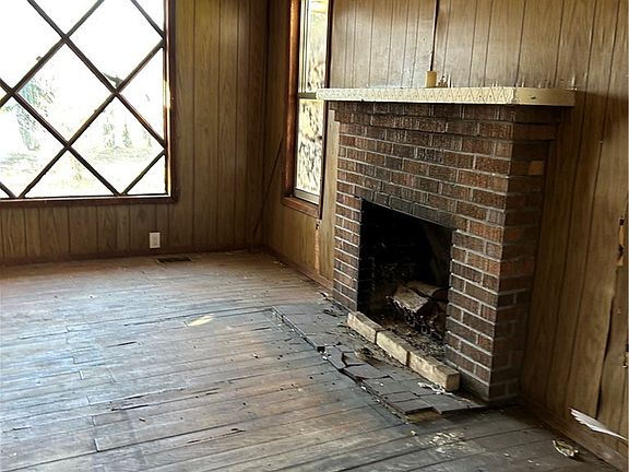 2nd image of 420 W Pleasant St