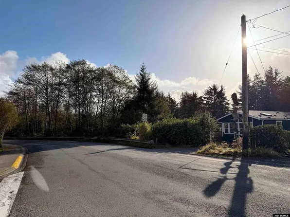 813 Lake St, Sitka, AK 99835