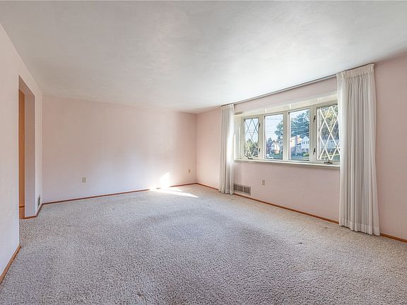 5th image of 4750 Robert Dr