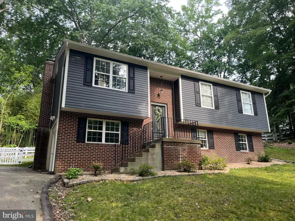 35904 Army Navy Dr, Mechanicsville, MD 20659