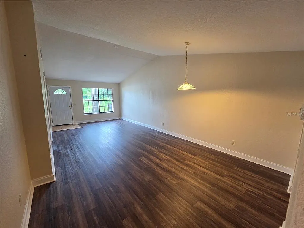 3 bed, 2.0 bath, 1092 sqft, $1,650 — Photo 4
