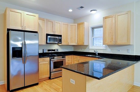 3rd image of 4711 N Kenmore Ave APT 2S