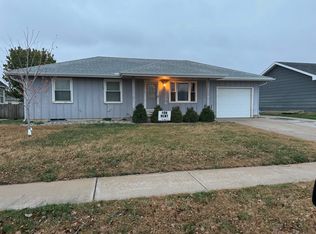 2206 Shalimar Dr, Salina, KS 67401