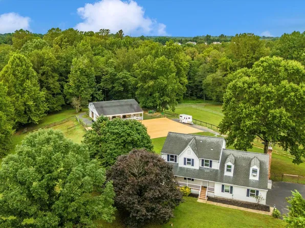 120 Honeysuckle Ln, Owings, MD 20736