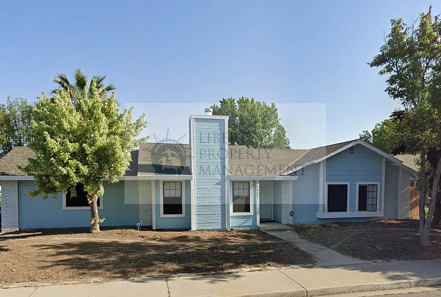 3 bed, 1316 sqft, $2,295 — Photo 1