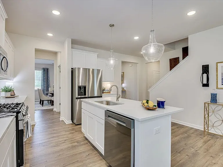 1021 Skidway Dr — Photo 16