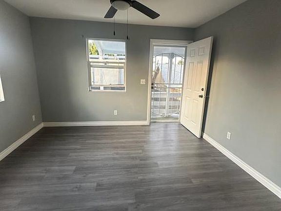 4th image of 1026 E 42nd Pl #1028