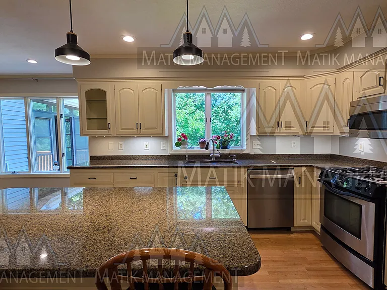 1420 Ridge Cliff Ln NE — Photo 14