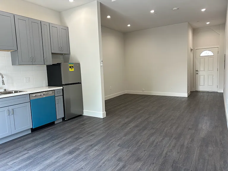 1702 S Hoover St #201 — Photo 5