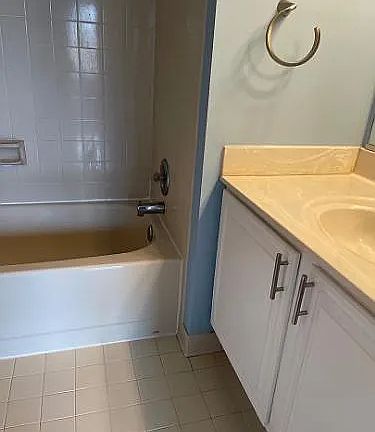 2nd image of 803 Bayridge Dr