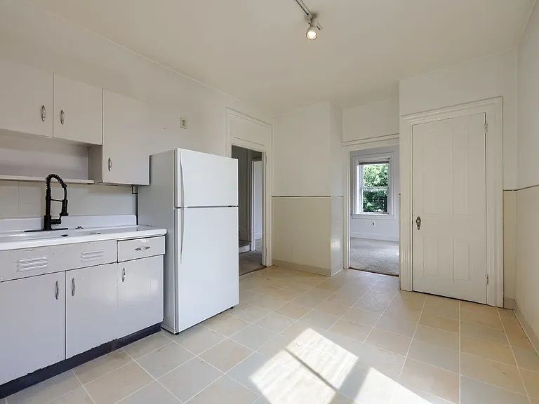 240 E Frederick St #2 — Photo 7