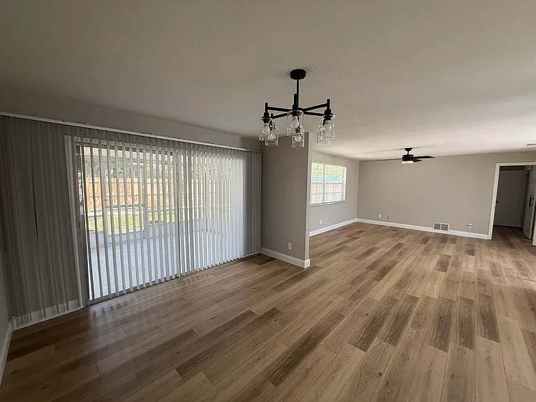 791 Lindenwood Cir E — Photo 5