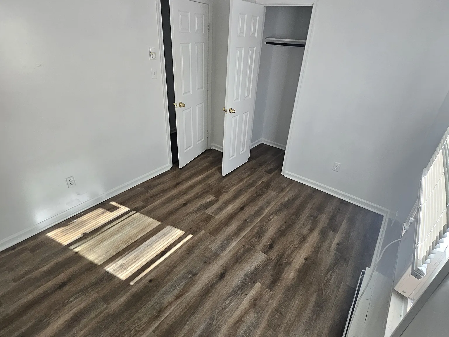 3 bed, 1000 sqft, $1,800 — Photo 1