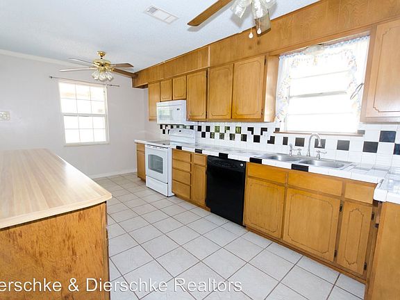 5th image of 825 E 41st St