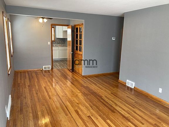 3rd image of 6099 Ridge Rd #1
