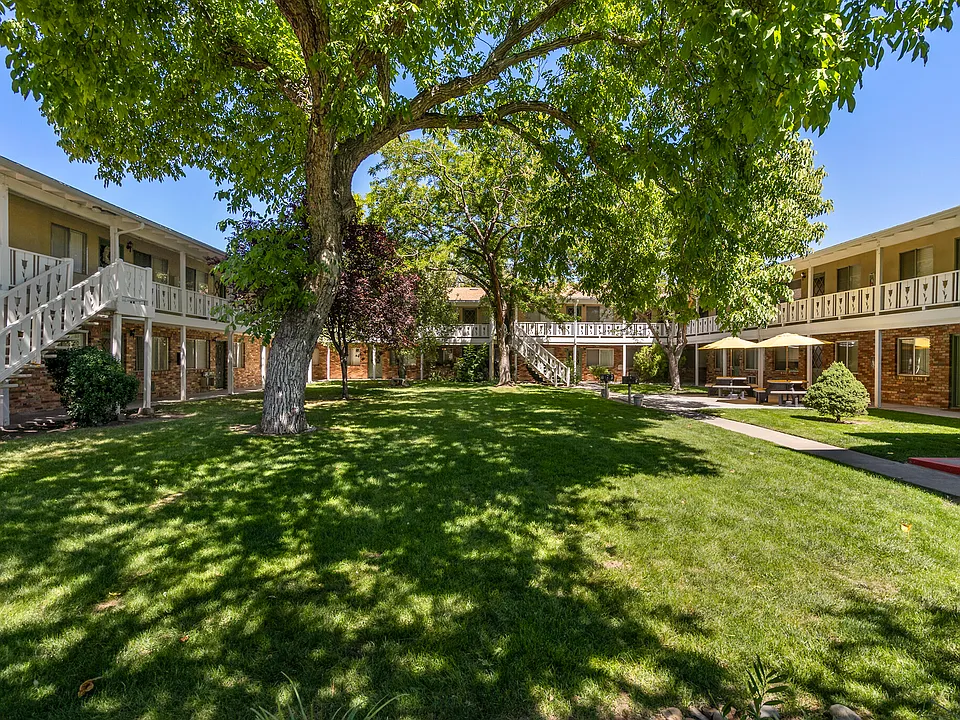 Royal Oak Apartments