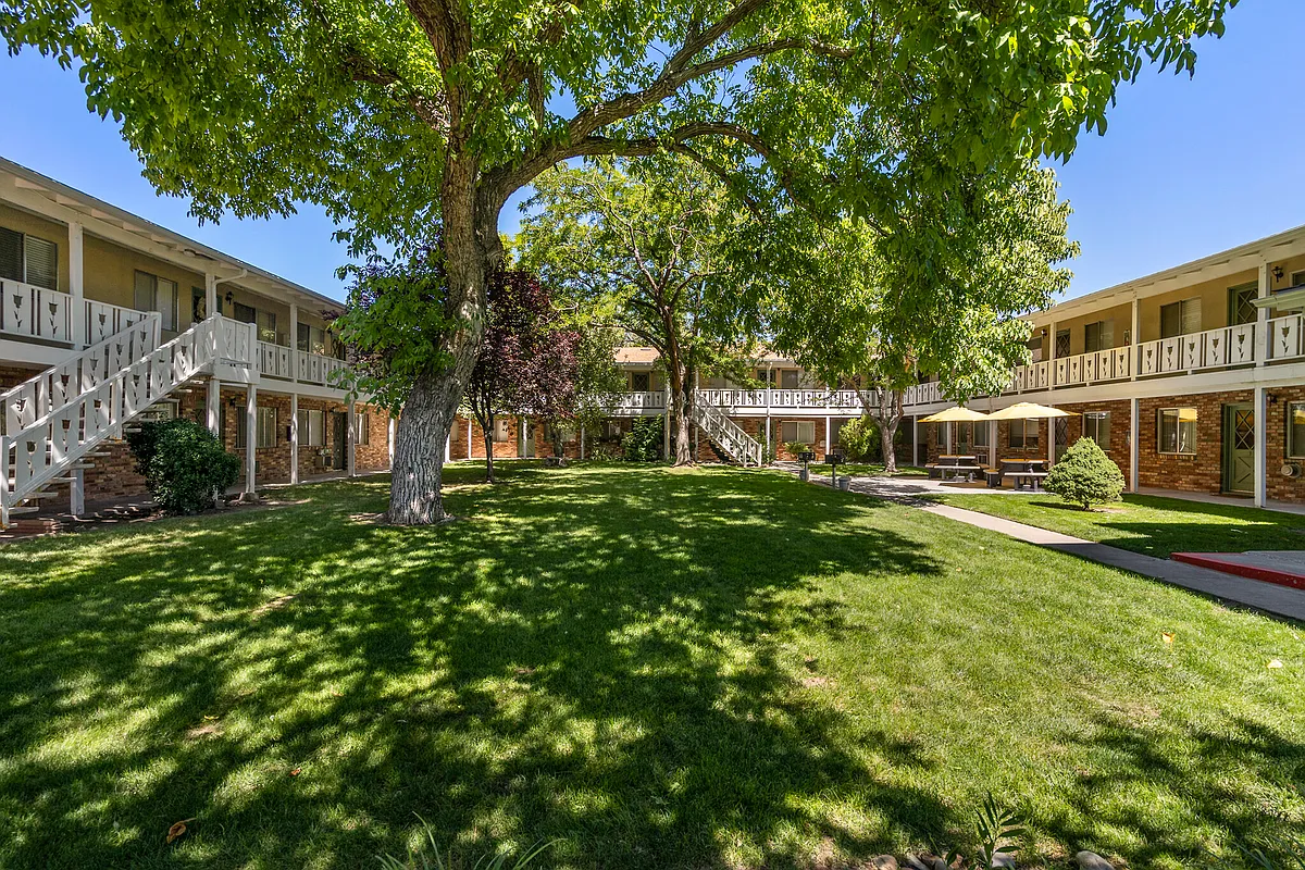 Building Photo - Royal Oak Apartments