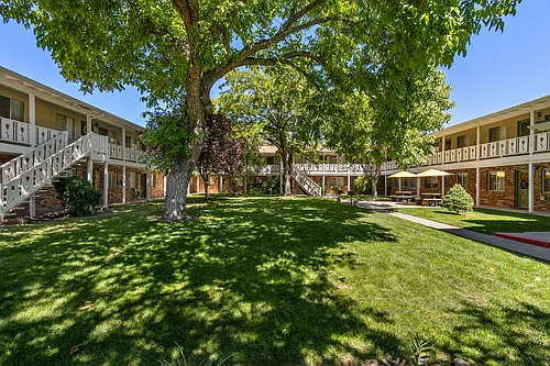 Royal Oak Apartments Photo 1