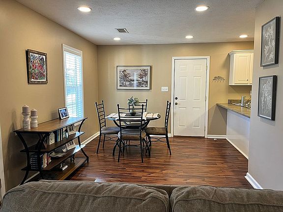Dining room/breakfast nook