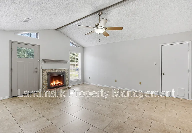 1122 Hidden Creek Dr — Photo 7