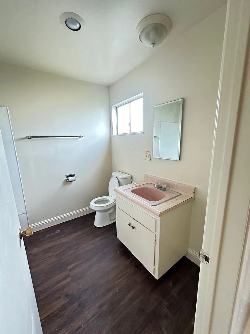 Lake Crest Apartments — Photo 4