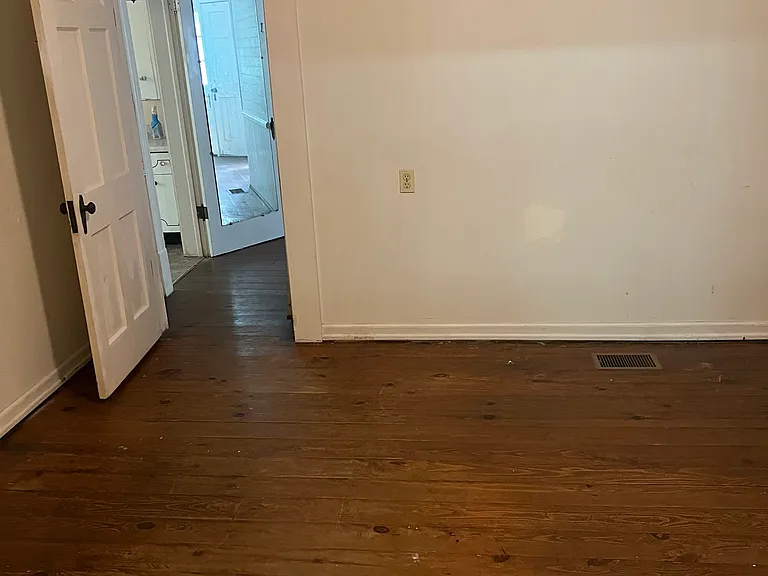 4615 Mountain Creek Rd — Photo 1