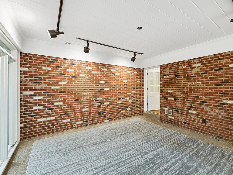 6313 Stoneham Ln — Photo 18