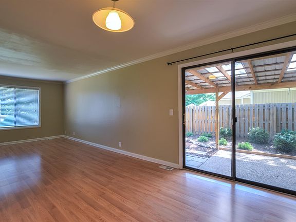5th image of 505 Doral Country Dr
